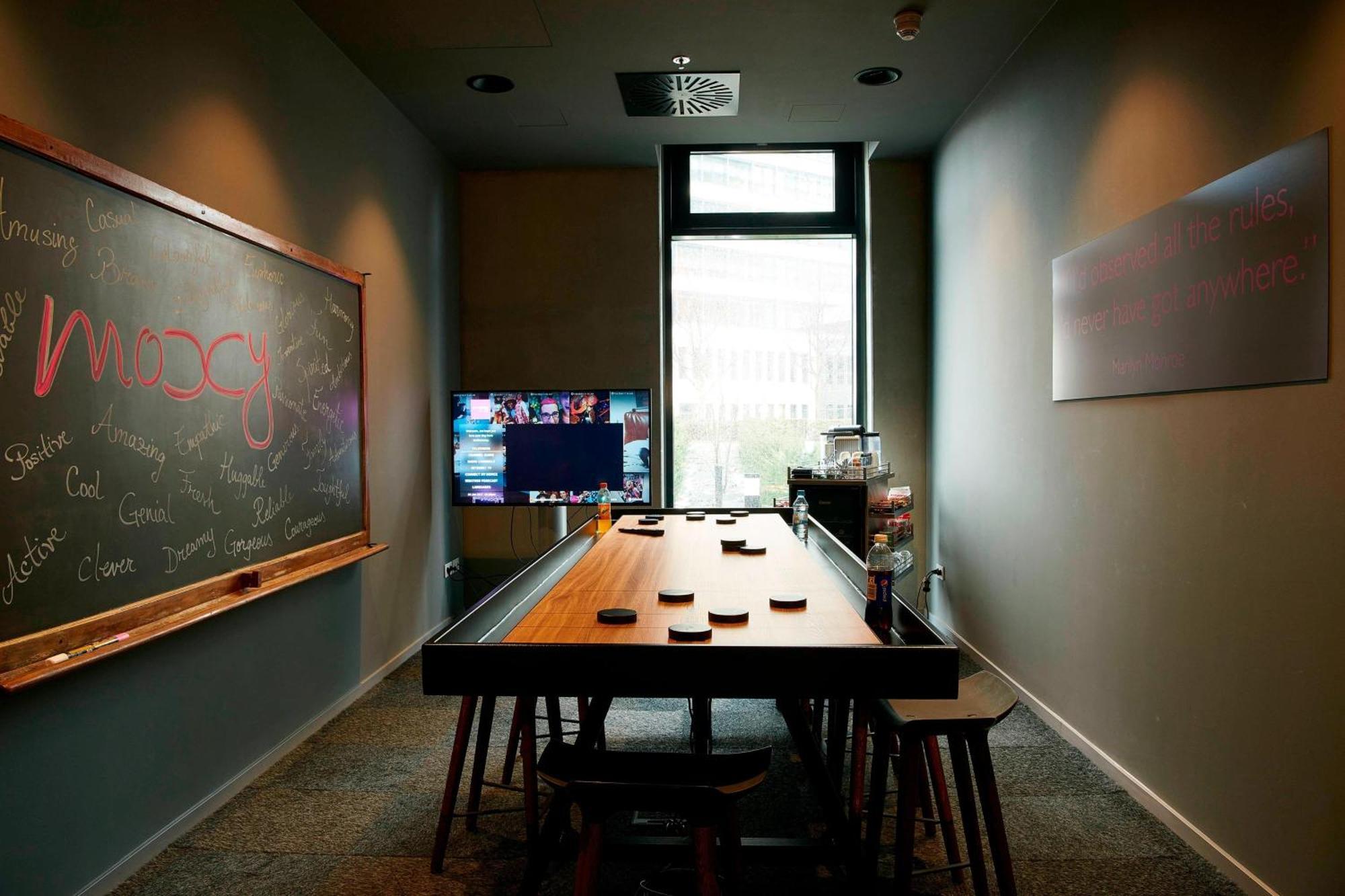 Moxy Frankfurt Eschborn Ξενοδοχείο Εξωτερικό φωτογραφία