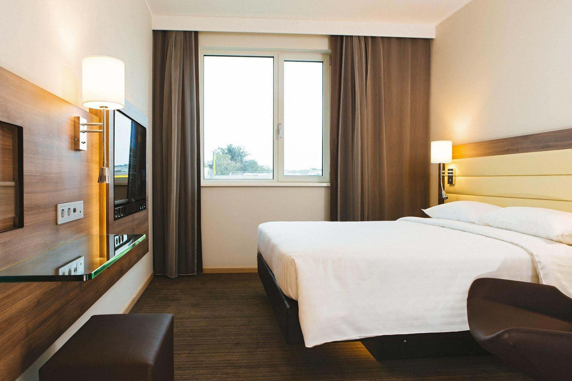 Moxy Frankfurt Eschborn Ξενοδοχείο Εξωτερικό φωτογραφία